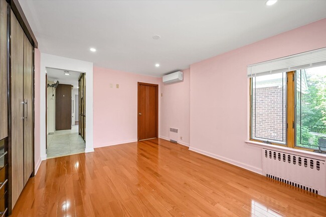 Building Photo - 73-04 173rd St