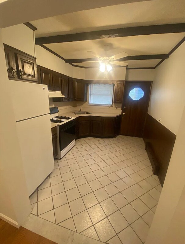 Building Photo - 2539 S Sartain St