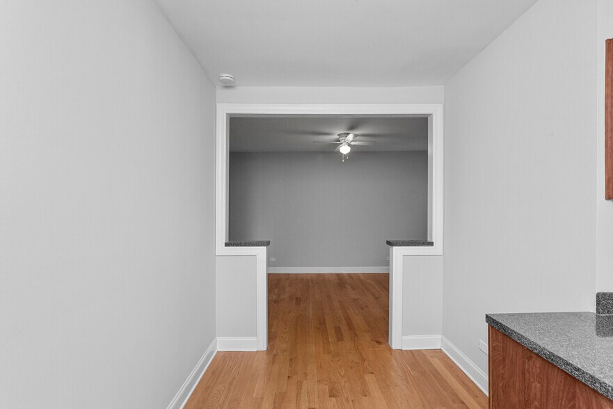 Building Photo - 3723 N Pine Grove Ave