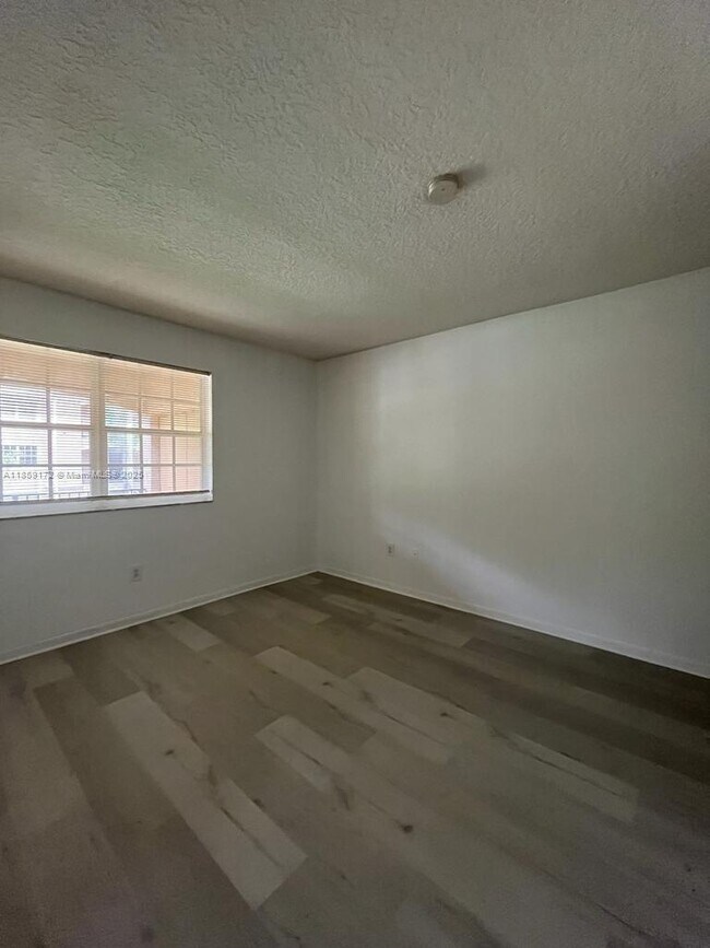 Building Photo - 215 SW 117th Terrace