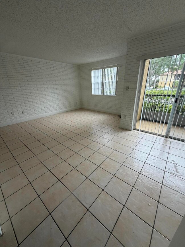 Building Photo - 1285 SW 46th Ave