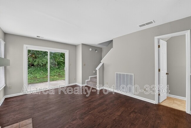 Building Photo - 3134 Driftwood Dr