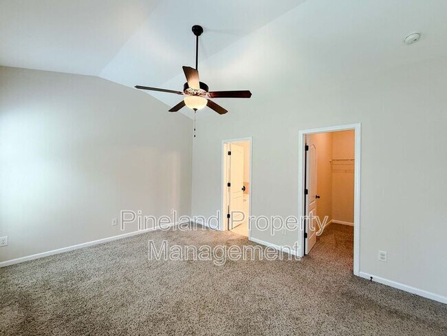 Building Photo - 728 Roanoke Dr