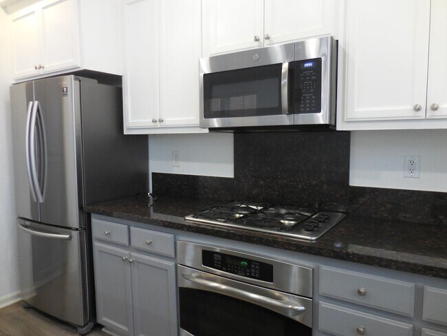 Building Photo - **SPECIAL! One Month Free!** - Spacious Madison Townhome Near Travis AFB with Solar & Garage