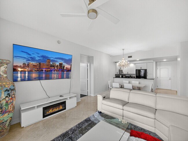 Building Photo - 701 S Olive Ave