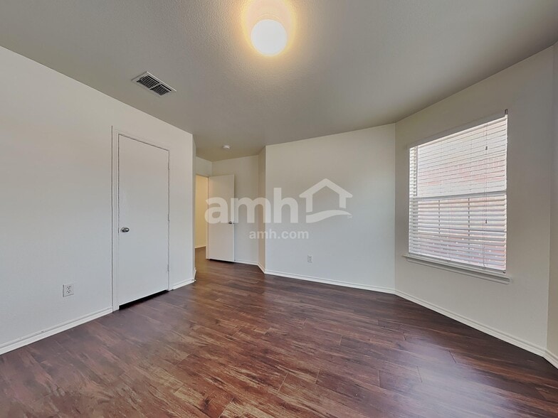 Building Photo - 9421 Pastime Ct