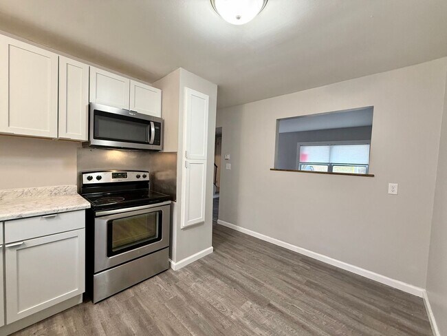 Building Photo - Pennoyer 1703/1705