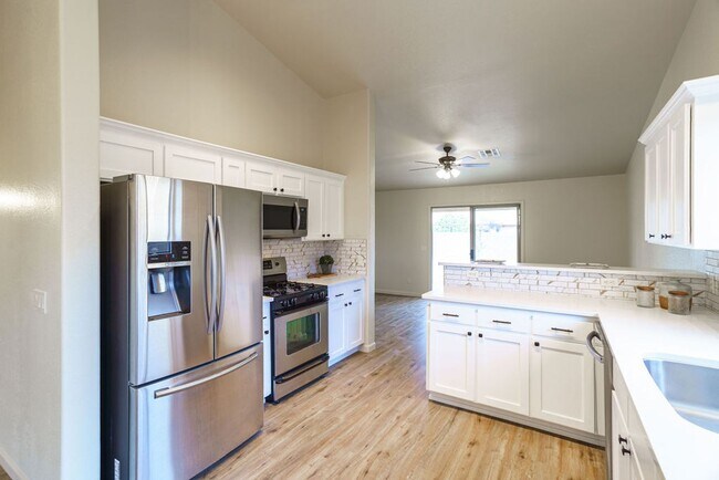 Building Photo - Elegant, Exclusive & Exquisite in this dre...