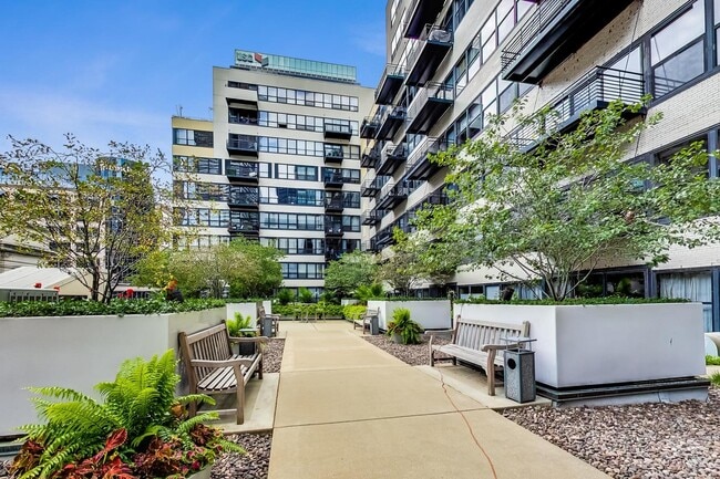 Building Photo - 130 S Canal St