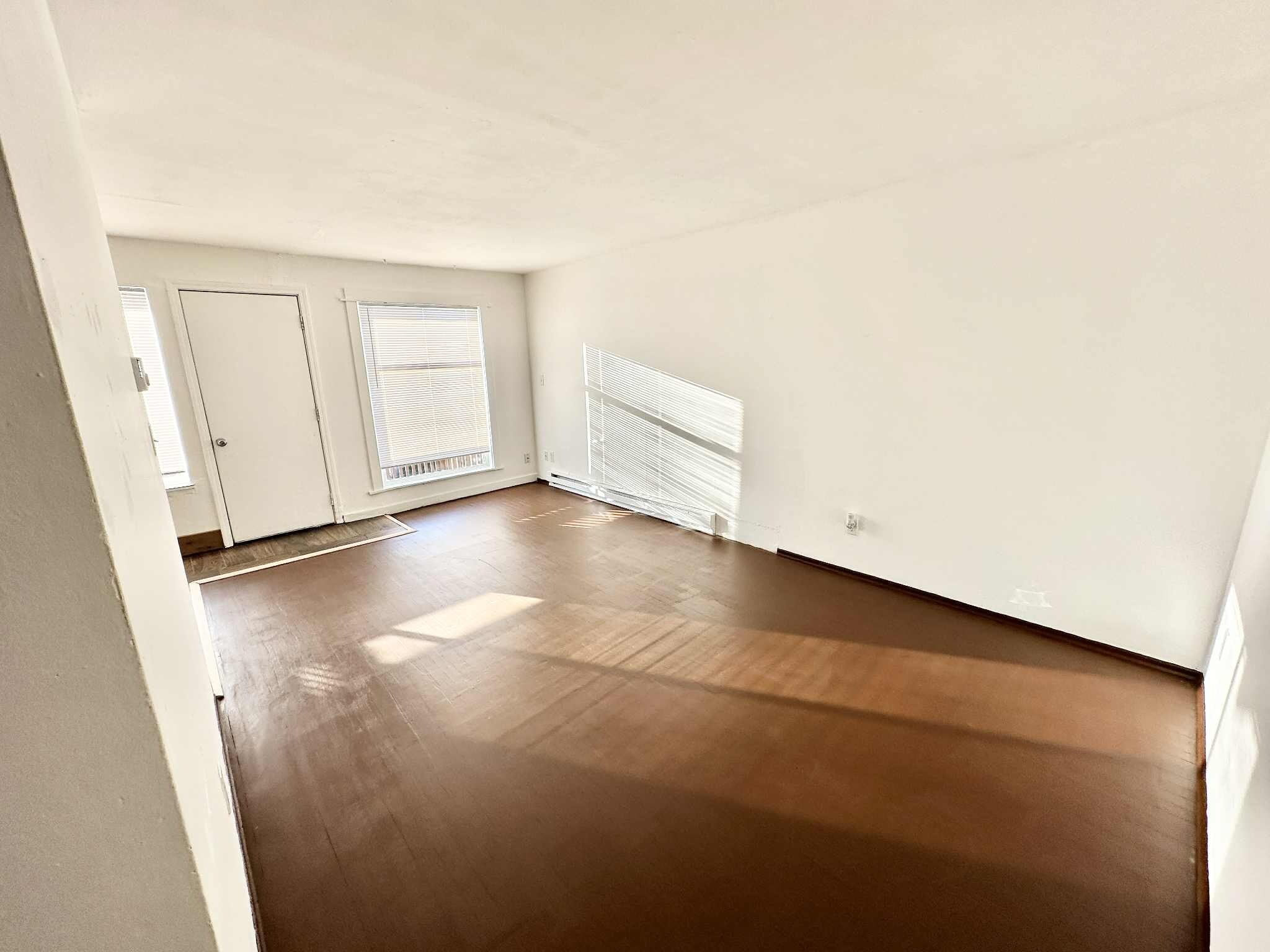 Spacious living room - Apline B Apartments