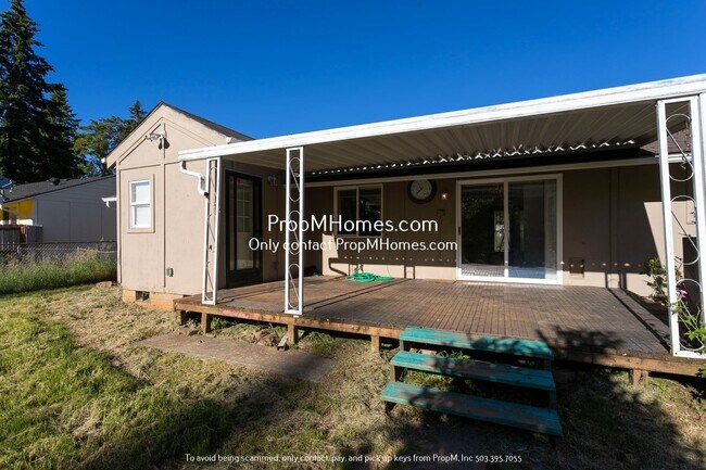 Building Photo - Charming Oregon City Home on 1/2 Acre - Fully Fenced Yard!