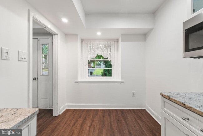 Building Photo - 1578 Yeakel Way