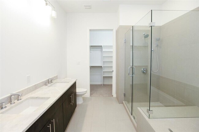 Building Photo - 4820 Caroline St