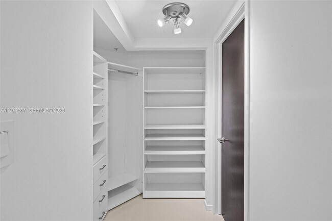 Building Photo - 650 West Ave