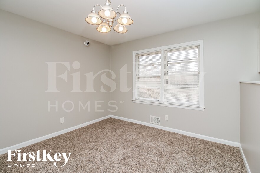 Building Photo - 2672 Lilac Dr