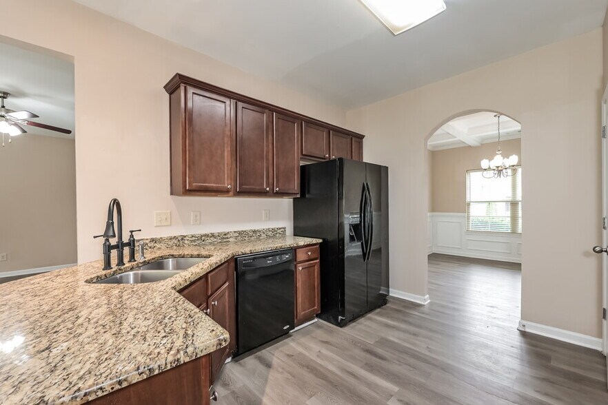 Building Photo - 4075 Whitfield Oak Way NE