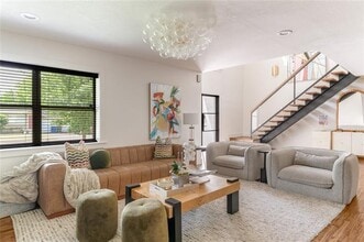 Building Photo - 9831 Lakemont Dr