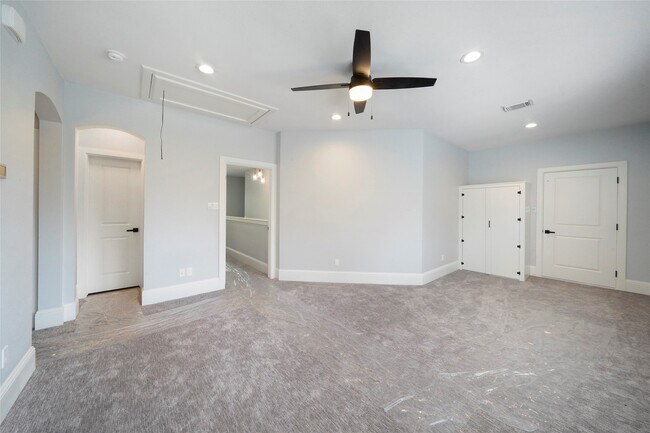 Building Photo - 401 Brook Hollow Dr
