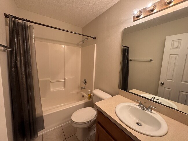 Building Photo - Spacious Townhome in North St. Augustine