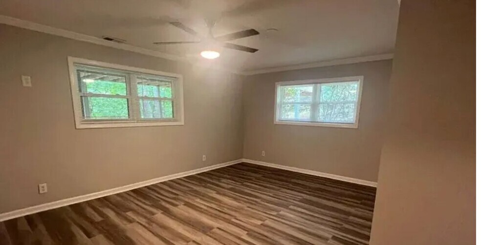 Building Photo - 3473 McKenzie Dr