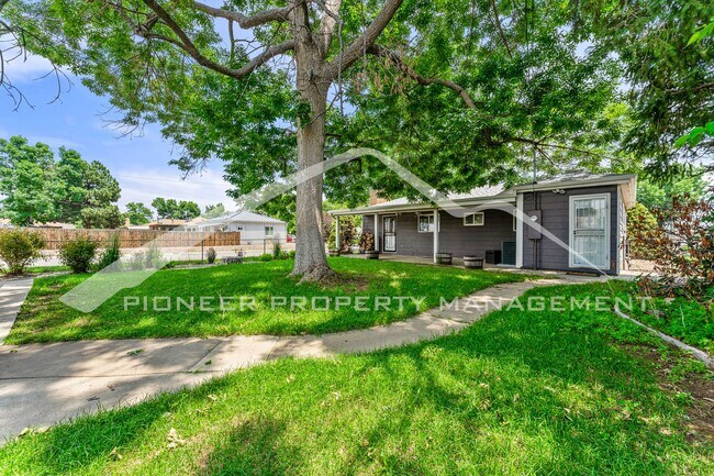 Building Photo - Charming Home with Central AC and Washer/Dryer