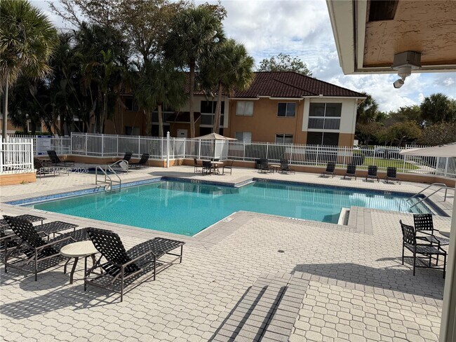 Building Photo - 882 NW 92nd Ave