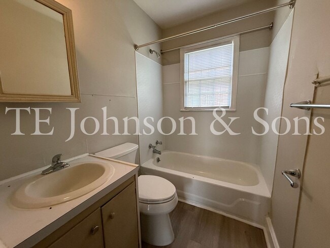 Building Photo - Corner Lot Duplex Situated Near Blum Park.