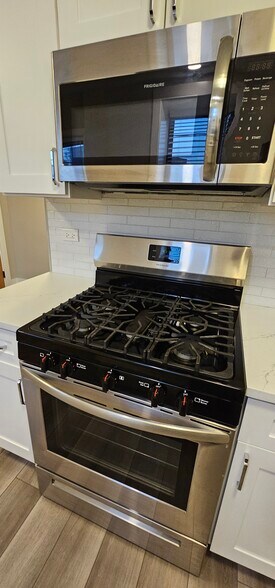 Building Photo - 3929 N Janssen Ave