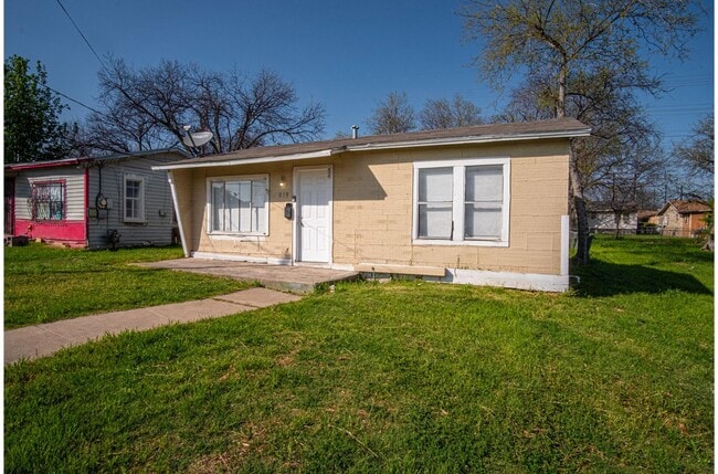 Building Photo - Great Home Near AT&T Center and Downtown!