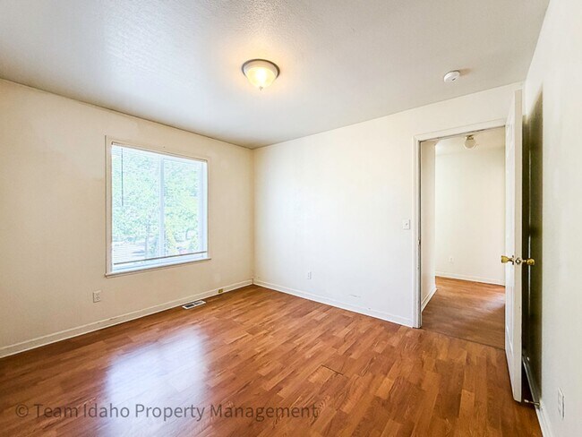 Building Photo - 562 Deer Meadow Ct