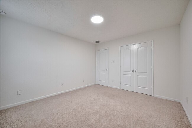 Building Photo - 5011 Pine Ridge Knoll Ct