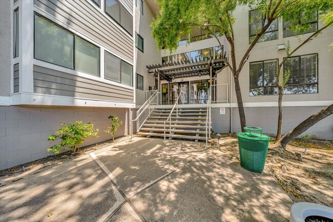 Building Photo - 240 N Bayshore Blvd