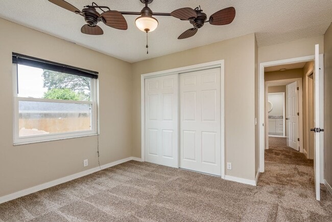 Building Photo - Pool Home Near Florida Beaches