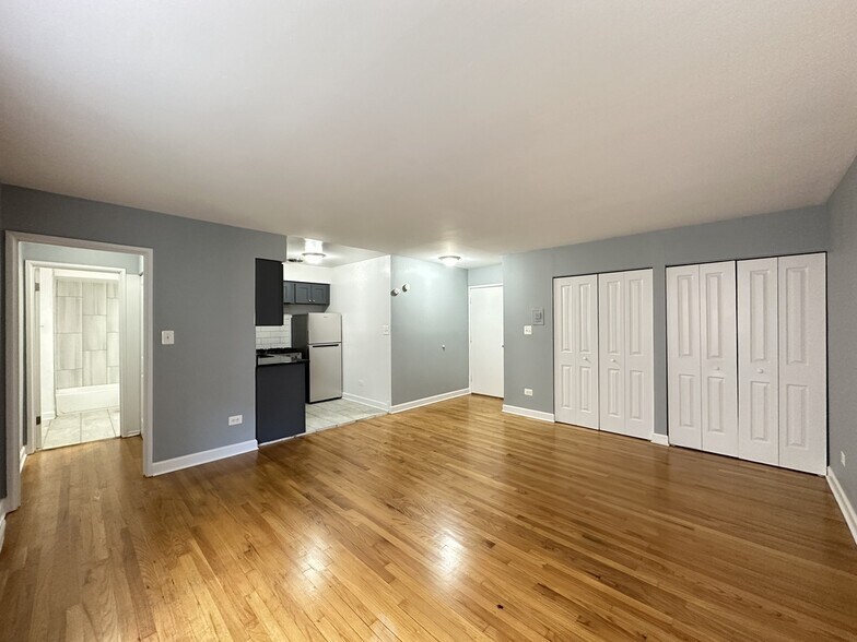 Building Photo - 1515 W Morse Ave