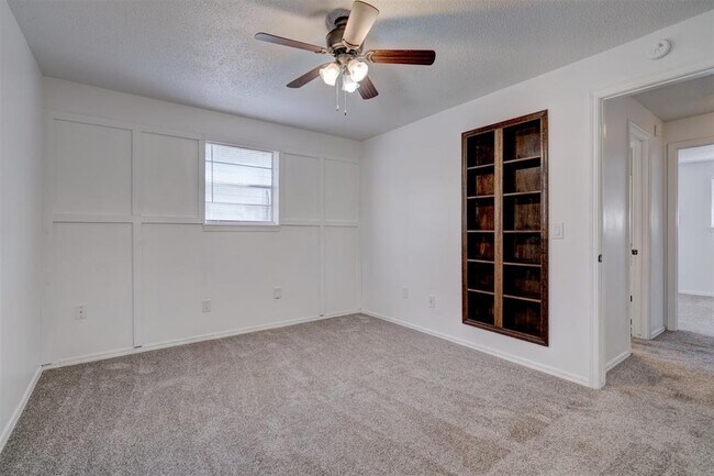 Building Photo - 503 Meadow Lake Dr