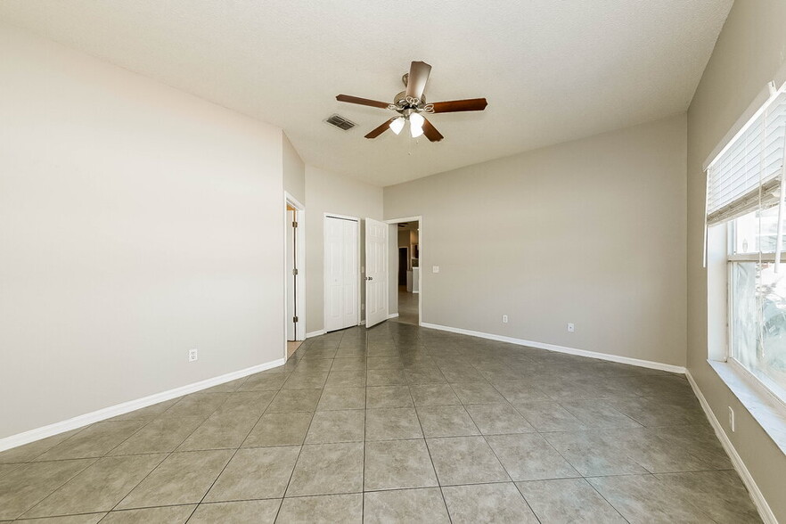 Building Photo - 4607 9th Ave E