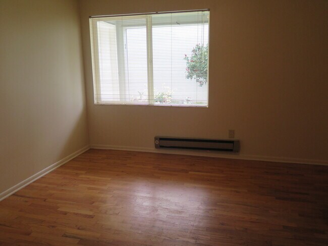 Building Photo - 2272 Gilman Dr W