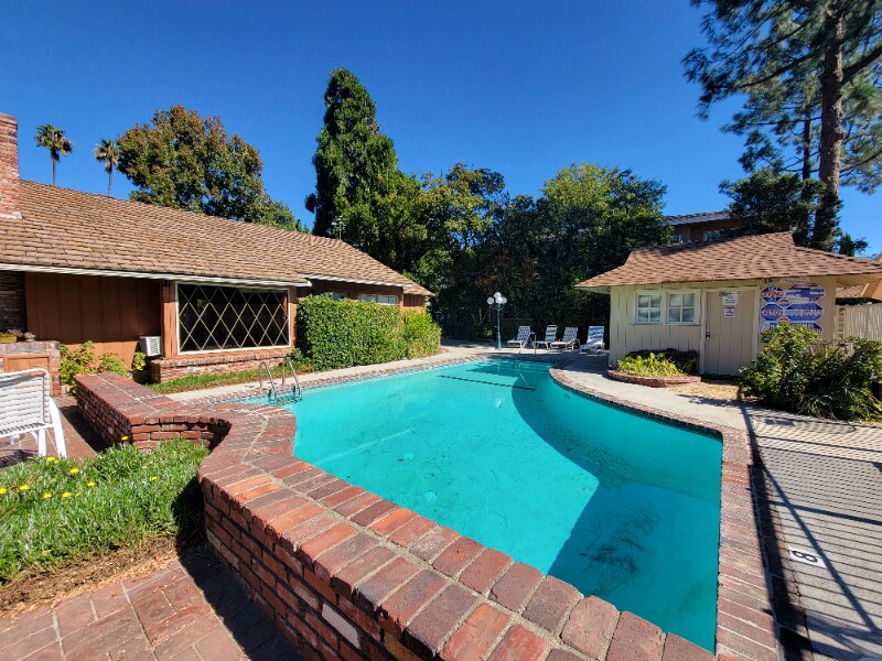 Building Photo - 13531 Wyandotte St