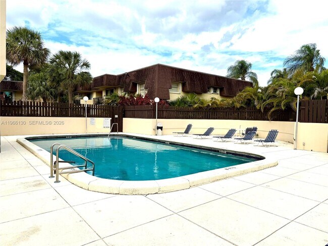 Building Photo - 13710 SW 90th Ave