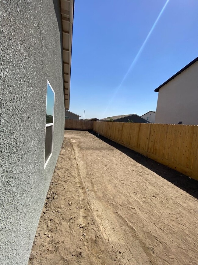 Building Photo - Tulare smart home, DR HORTON built home coming soon! Energy efficient