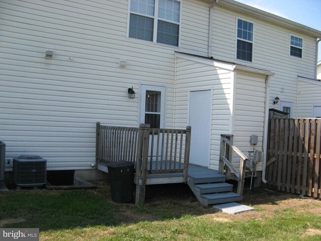 Building Photo - 175 Equestrian Dr