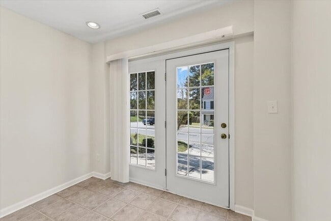 Building Photo - ***Coming Soon!!!***Spacious and Move-In R...