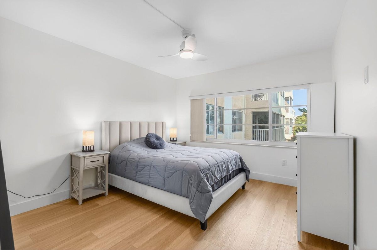 Building Photo - 50 SW 3rd Ave