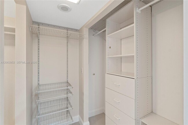 Building Photo - 3675 N Country Club Dr