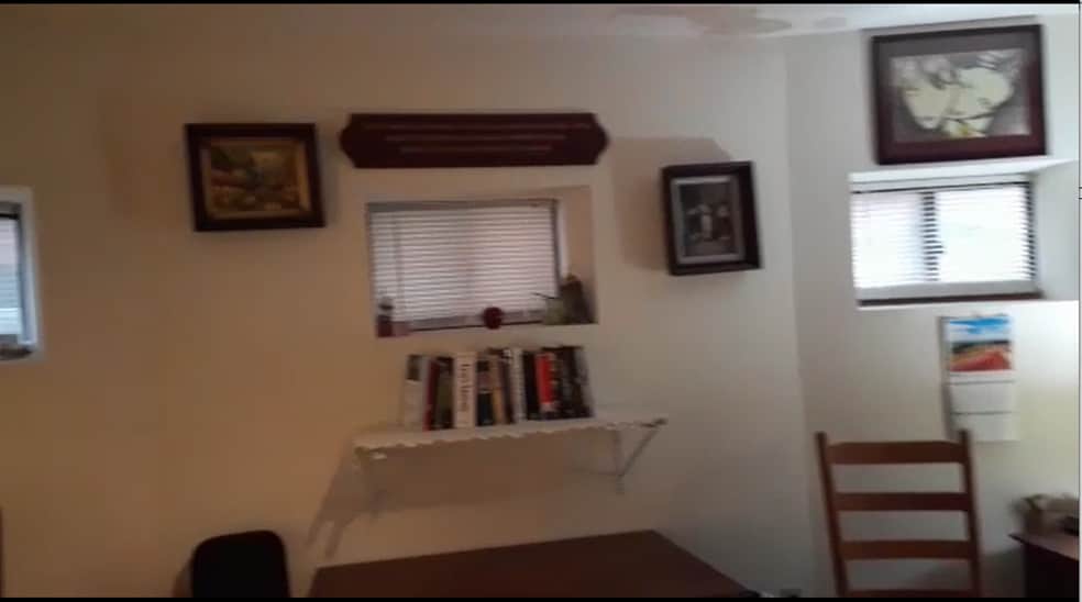 Guest room windows - 6344 Aurelia St
