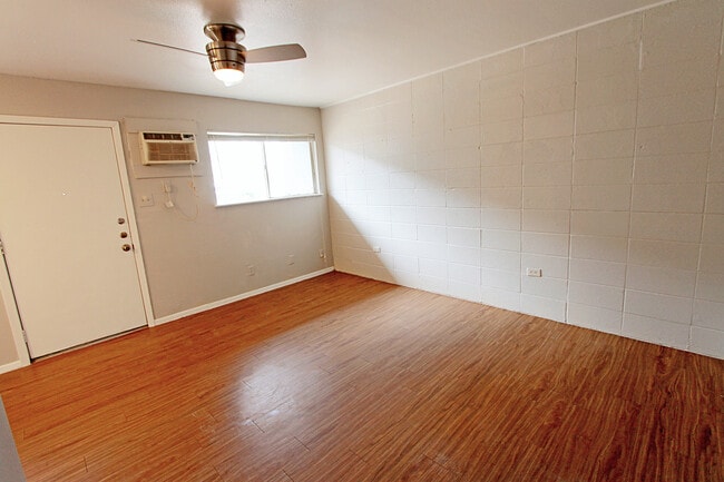 Building Photo - Recently Remodeled Studio Apartment In Hot East Austin!