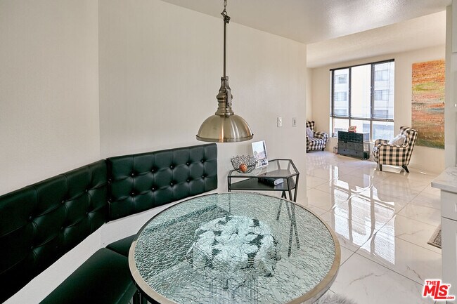 Building Photo - 4444 Wilshire Blvd