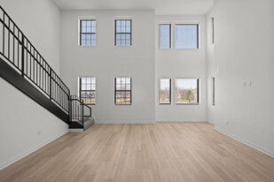 Building Photo - 3009 N Oak Trafficway