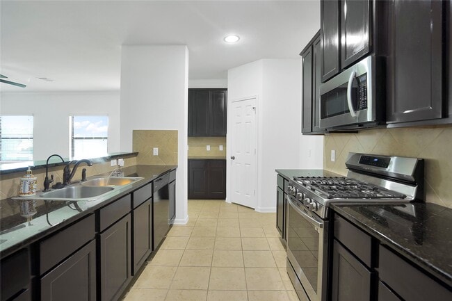 Building Photo - 9214 St Laurent Ln