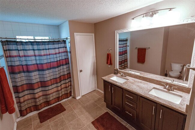 Building Photo - 3905 Lemos Dr